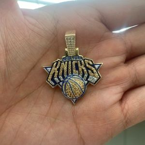 Knicks pendant 18k GP